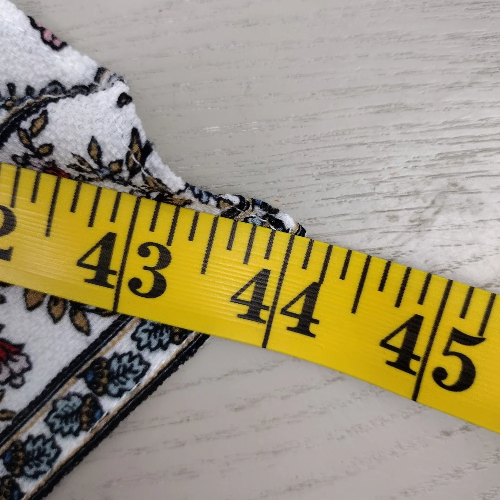 Beautiful handkerchief dress - Picture 15 of 15